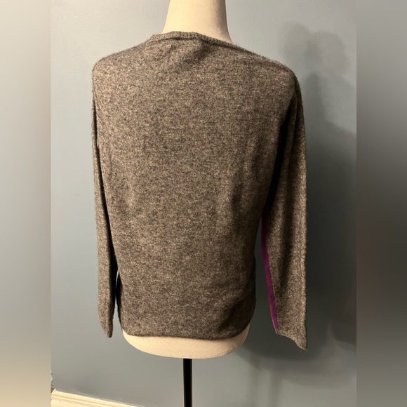Wool/Cashmere Sweater w/ a Big Heart - Picture 11 of 12